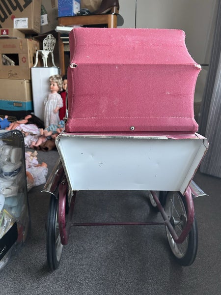 1960’s Pedigree Dolls Pram Carousel 5