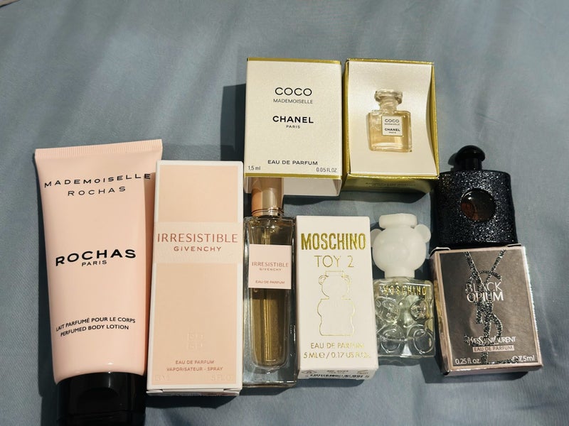 New fragrance gift pack Carousel 1