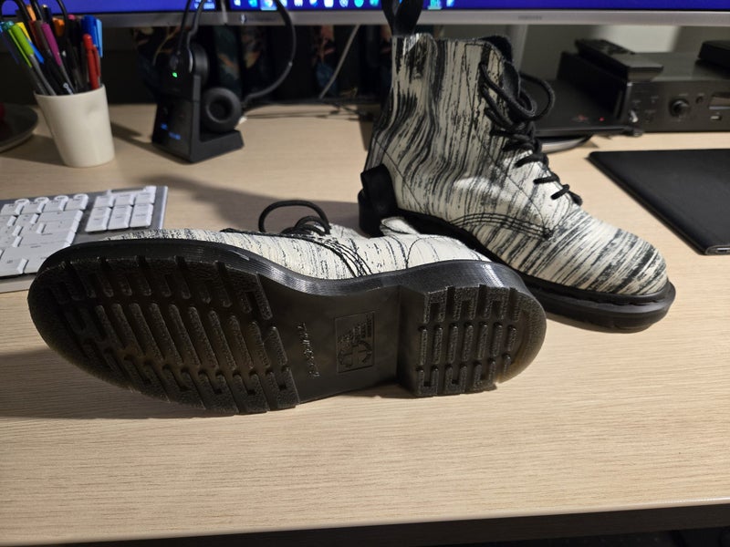 Dr Martens Pascal 8 eye Pascal boots - limited edition (as new)63616034378882112