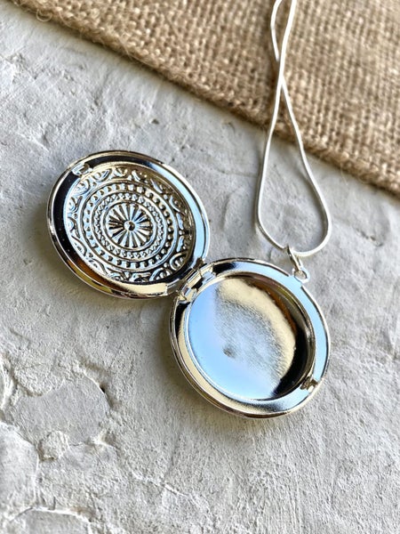 Love Letters - Beautiful Silver 925 Locket & Snake Chain Necklace Carousel 4