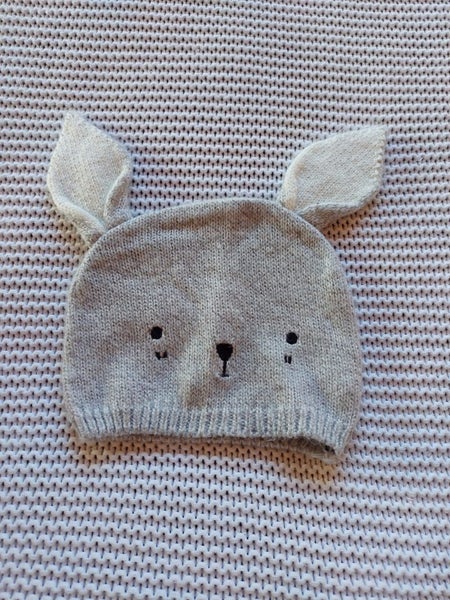 Cotton on Sz3-6m knit hat Carousel 1