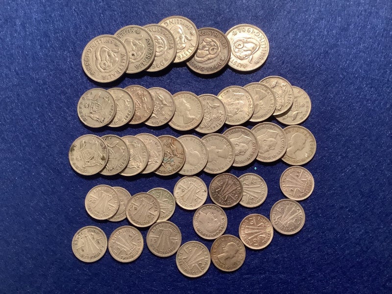 Australian silver coins x 112gm Carousel 1
