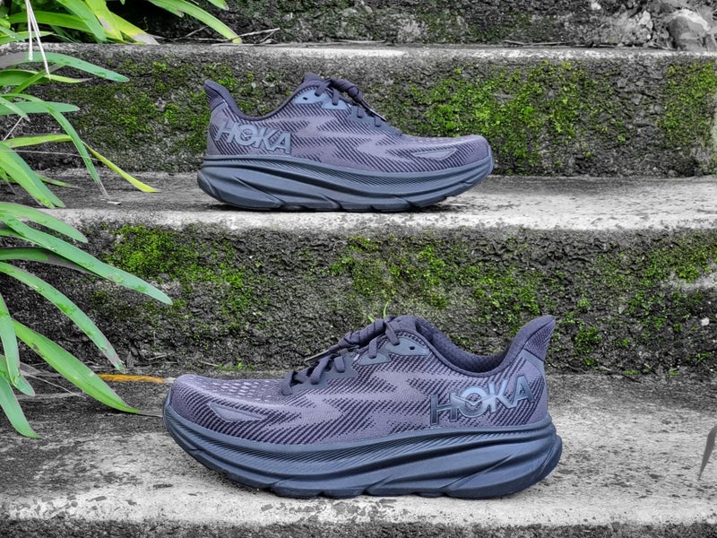 Hoka Clifton 9 Triple Black Carousel 2