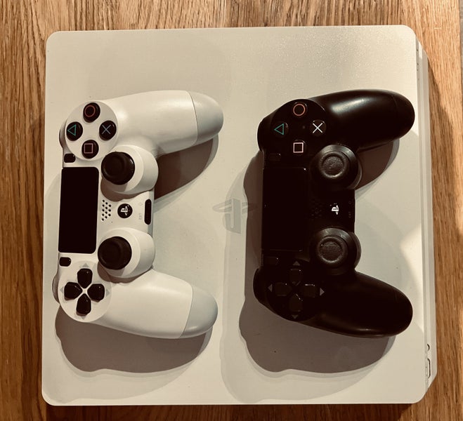 PS4 SLIM 500GB CONSOLE WHITE Carousel 2