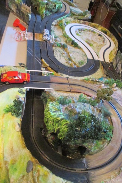 Slot car track 1/32 landscaped single lane rally track with 2 cars Carousel 8