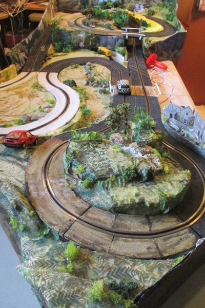Slot car track 1/32 landscaped single lane rally track with 2 cars Carousel 1