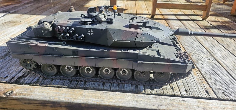 Tamiya Leopard 2a6 RC tank Carousel 1