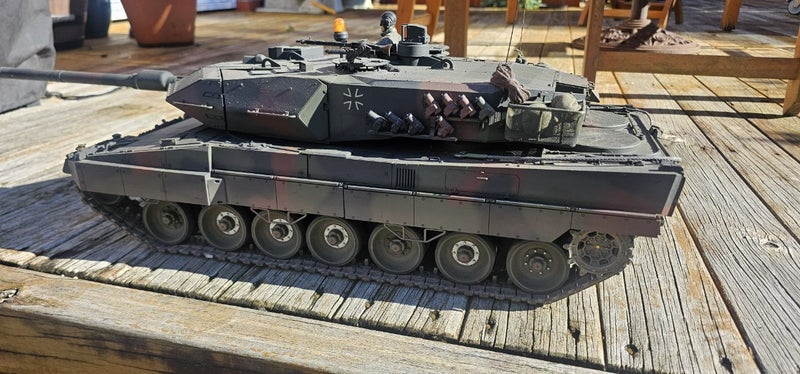 Tamiya Leopard 2a6 RC tank Carousel 2