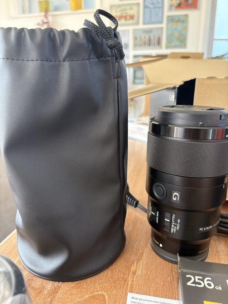 Sony FE 90mm f/2.8 Macro G OSS Lens – Like New + 1.5 Years Warranty63616344095746112