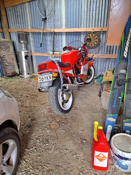 Ducati 900ss 199063612854054658112