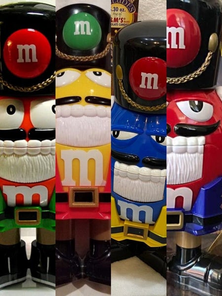 M&M dispenser - Nutcracker x 4 Carousel 1