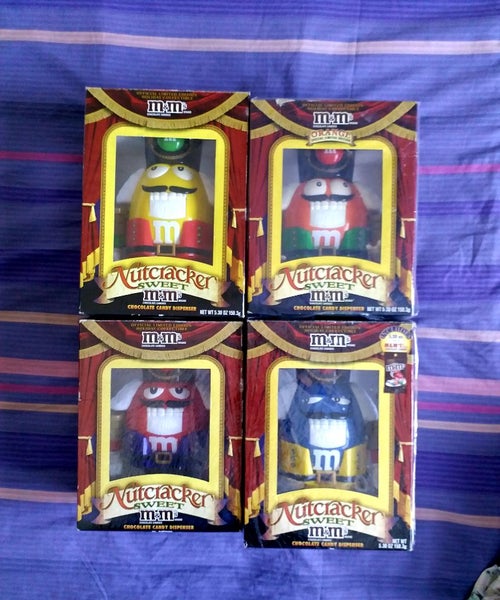 M&M dispenser - Nutcracker x 4 Carousel 2