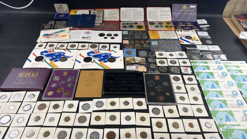 Extensive World Coin & Set Collection – Great Britain, NZ, Australia - Lot W436 Carousel 1