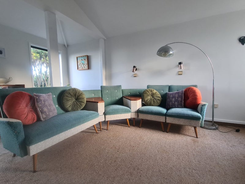 Retro lounge suite Carousel 1