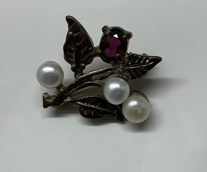 LOOKING FOR Stunning BROOCH WITH 3 GENUINE PEARL AND ONE GARNET - C 1940s - Carousel 2