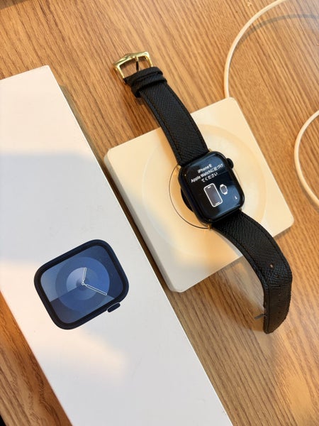 Apple Watch Series 9 41mm Midnight Cellular and WIFI Carousel 1