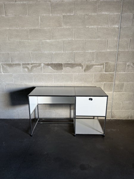 USM Haller Desk Carousel 2