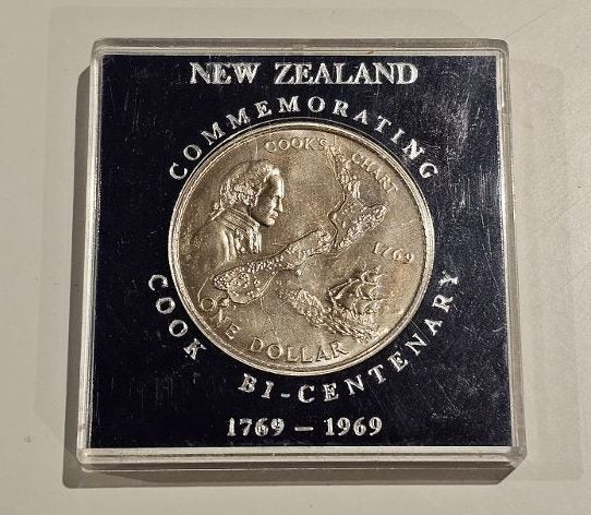 1969 New Zealand $1 Commemorative Cook Bi-Centenary Coin. 1769-1969. Error Coin. Carousel 1