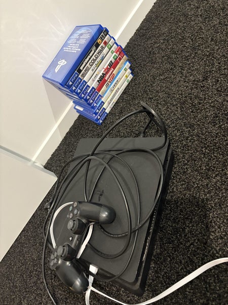 PlayStation 4 with one controller and 11 games Carousel 1