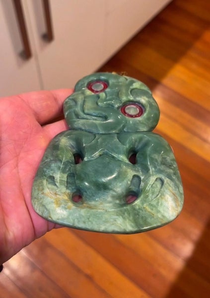 XL Hei tiki - Puti Puti ( Flower Jade ) Carousel 2
