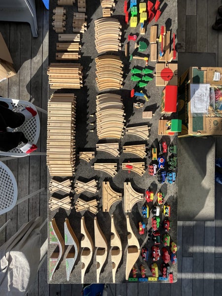 Massive Thomas the Tank Engine & non-branded wooden train collection Carousel 2