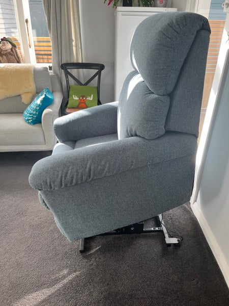 LAZBoy Electric lift armchair - Wellington Pick Up Only636146024446751124
