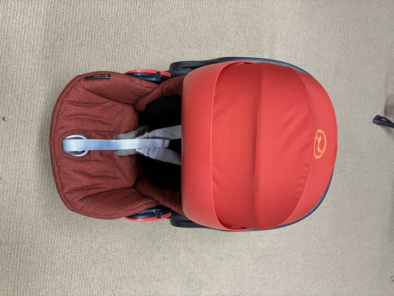 Cybex Cloud Q capsule base and Priam pram frame Carousel 2