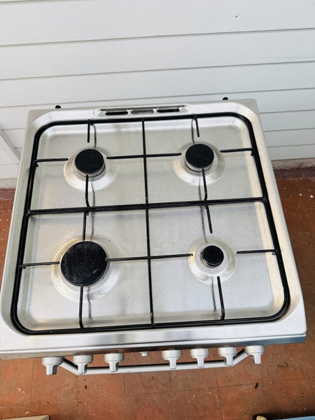 The Indesit Stainless Steel Gas Stove63615573702915111