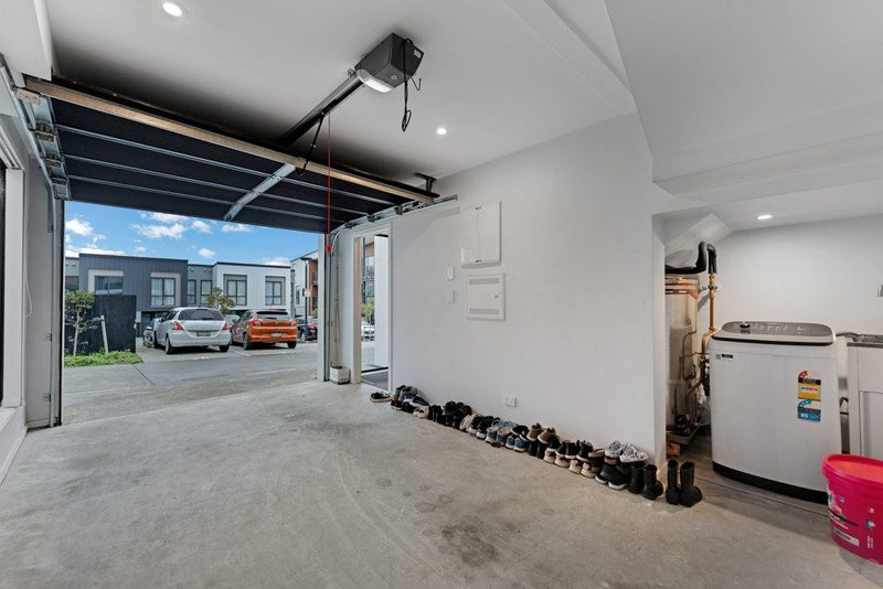 Image 3 of 23