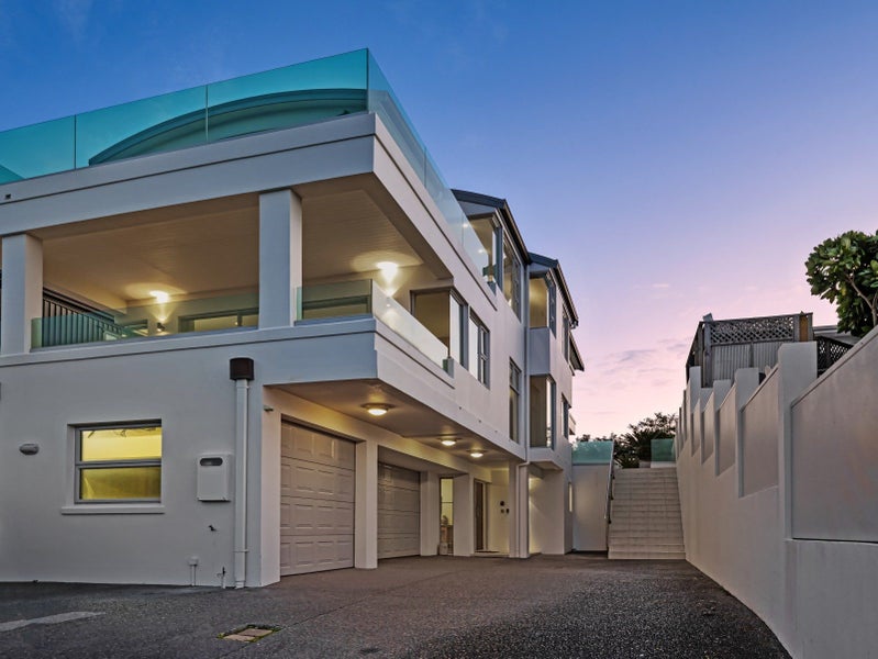 Image 2 of 32