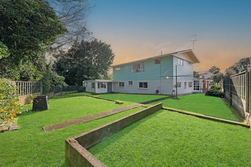 Image 2 of 28