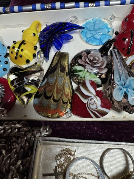 HUGE ESTATE LOT OF VINTAGE JEWELLERY Carousel 20