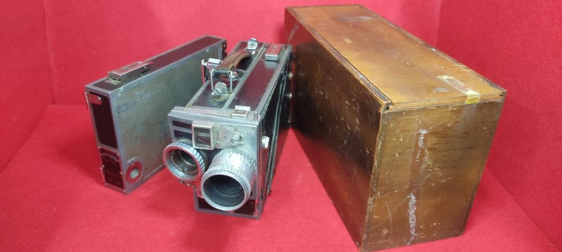 Cine-Kodak Special II Mechanical Film Camera + Extra Film magazine636140032684811111