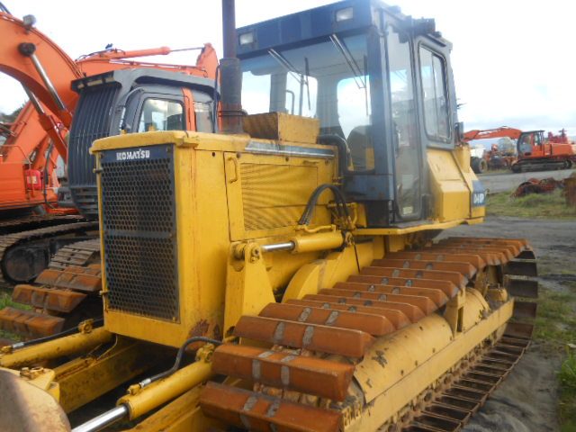 Digger Loader Excavator Bulldozer for hire Carousel 1