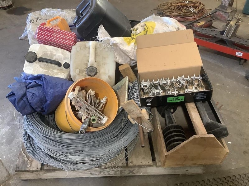 Pallet of assorted items Carousel 1