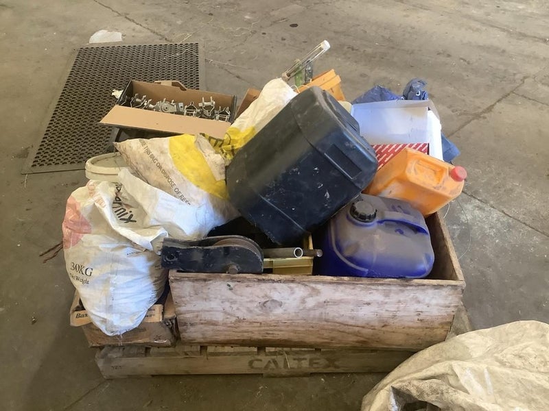 Pallet of assorted items Carousel 2