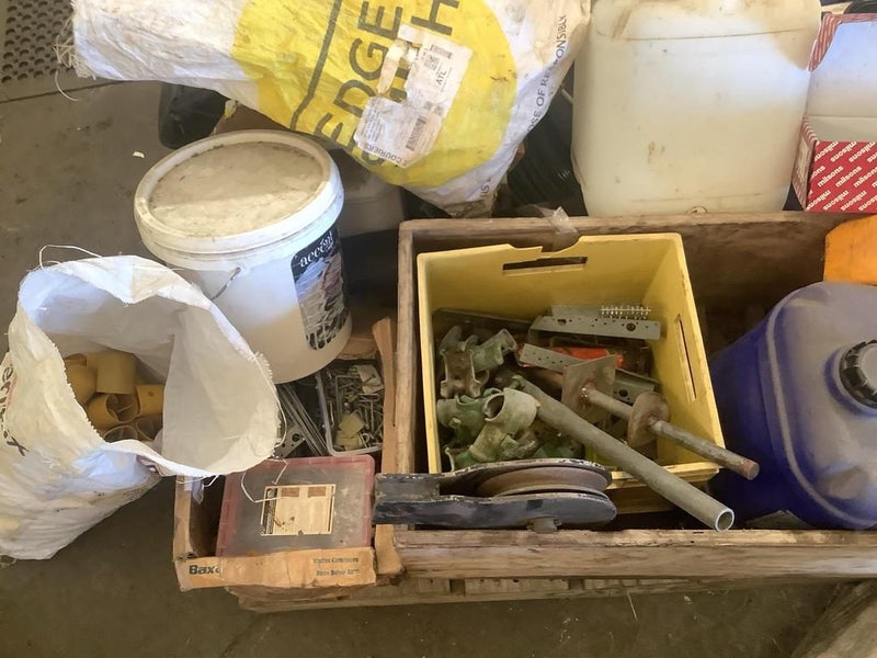 Pallet of assorted items Carousel 4