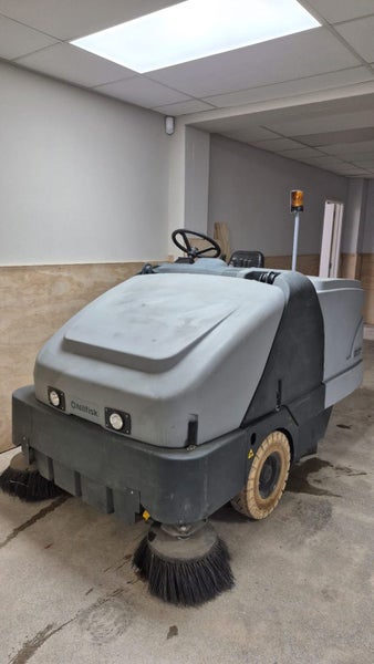 Nilfisk SR1601 Ride-On Sweeper Carousel 2