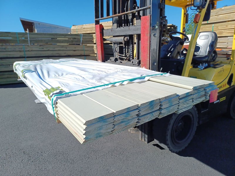 TG&V PINE FENCE PALINGS - 135mm x 18mm - H3.2 PP - (38 x 2.4m) - TS8002 Carousel 1