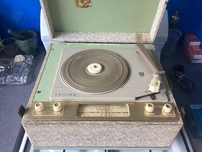 Vintage Philips Stewart Turntable /Radio. Carousel 1
