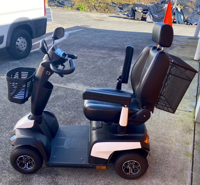 Invacare Pegasus Metro Mobility Scooter Carousel 9