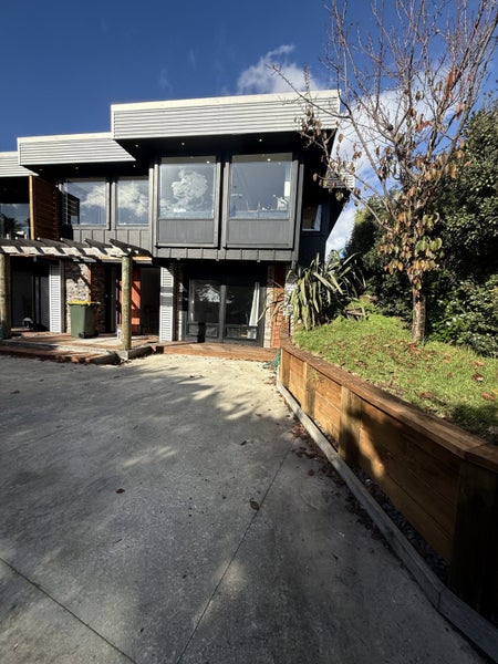 Paraparaumu Beach, 6+ bedrooms63617475082370111