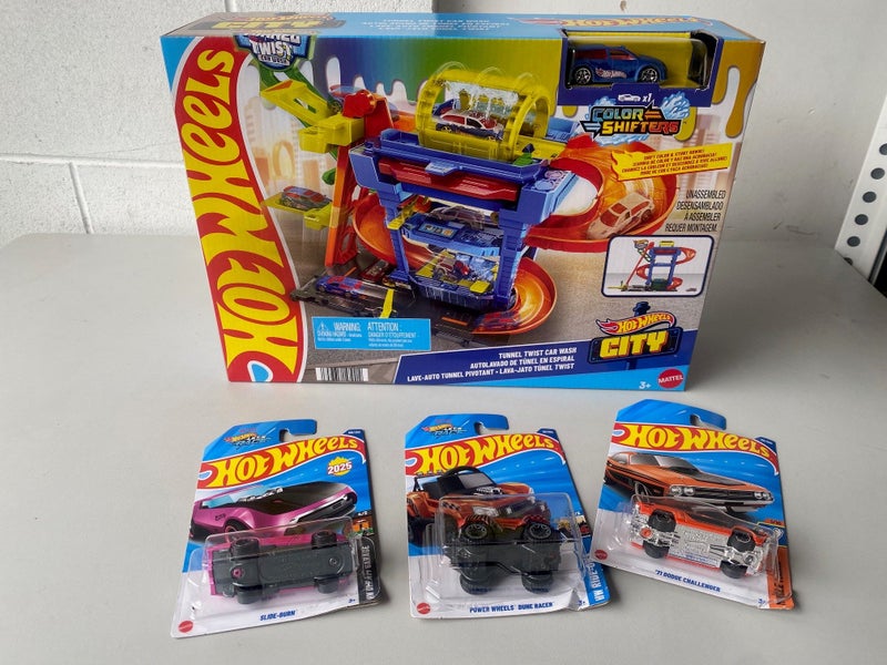HOT WHEELS CITY TUNNEL TWIST CAR WASH Carousel 1