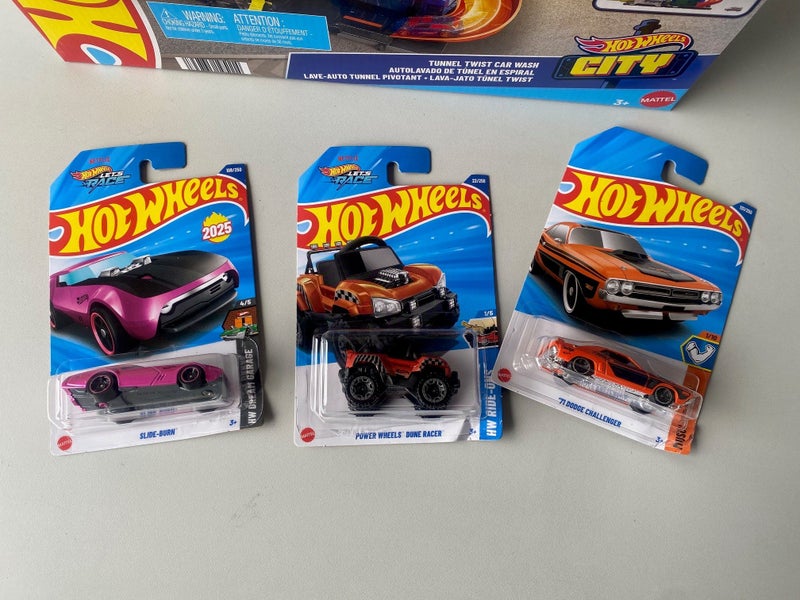 HOT WHEELS CITY TUNNEL TWIST CAR WASH Carousel 2