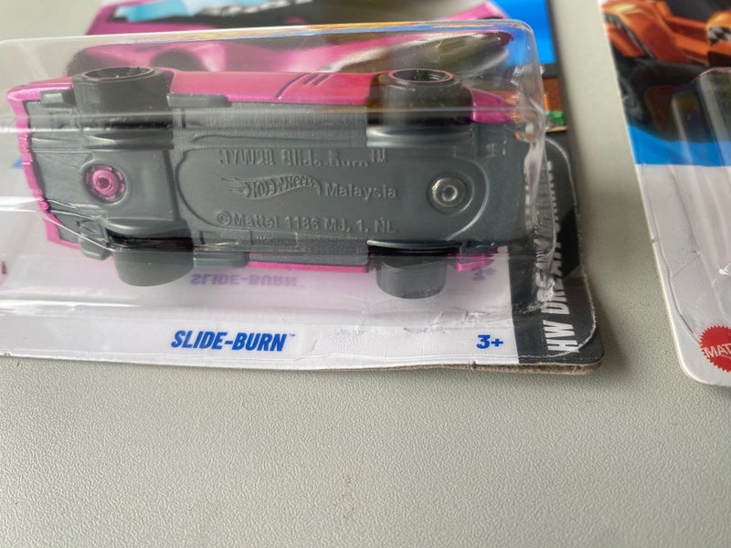 HOT WHEELS CITY TUNNEL TWIST CAR WASH Carousel 10