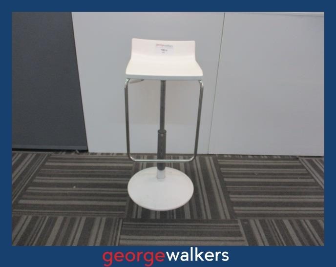 PR5982 White Barstool Carousel 1
