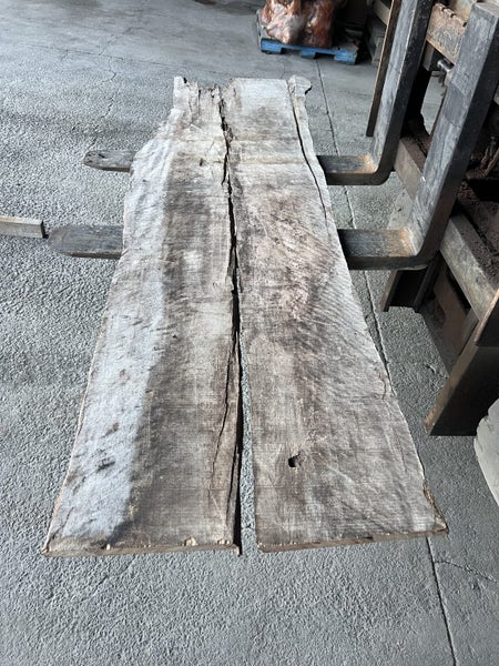 235 cm Solid Black Maire Slab – Clearance Carousel 1