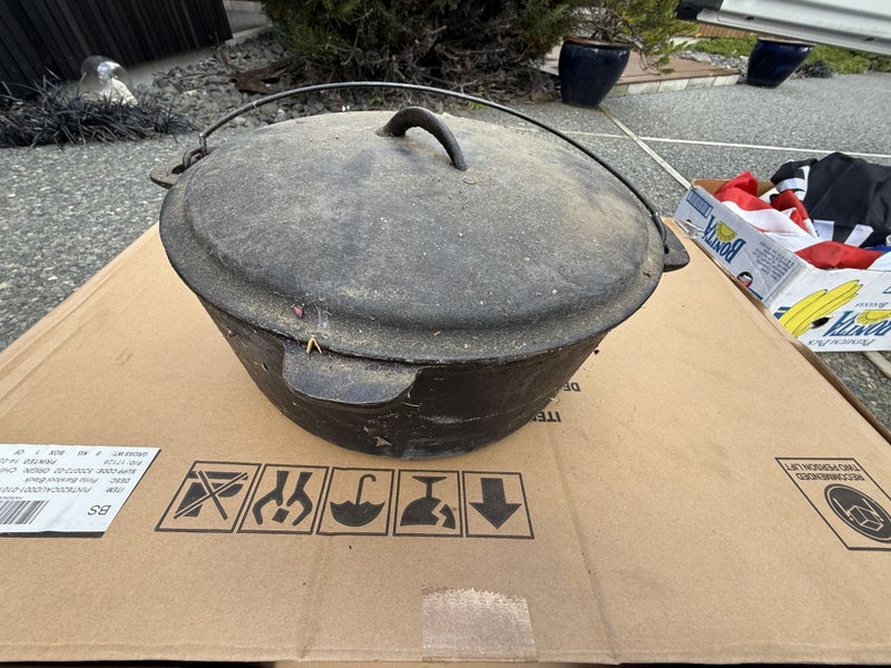 Cast Iron Camp/Dutch Oven & Lid Carousel 1