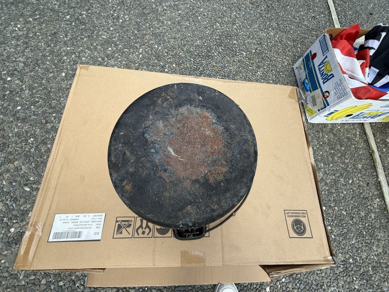 Cast Iron Camp/Dutch Oven & Lid Carousel 2