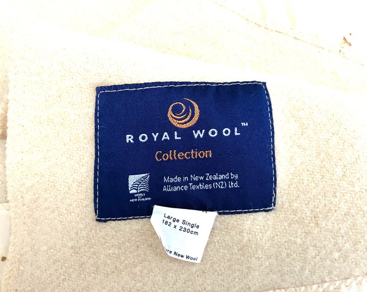Vintage single wool blanket. Carousel 2